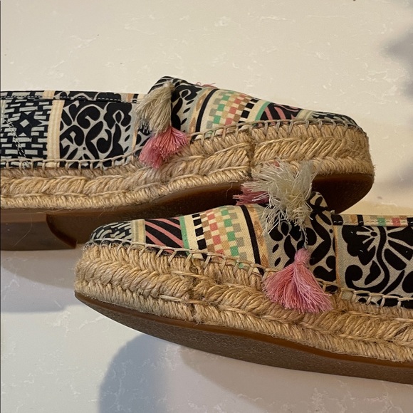 Colorful Patterned Espadrilles - Picture 4 of 5